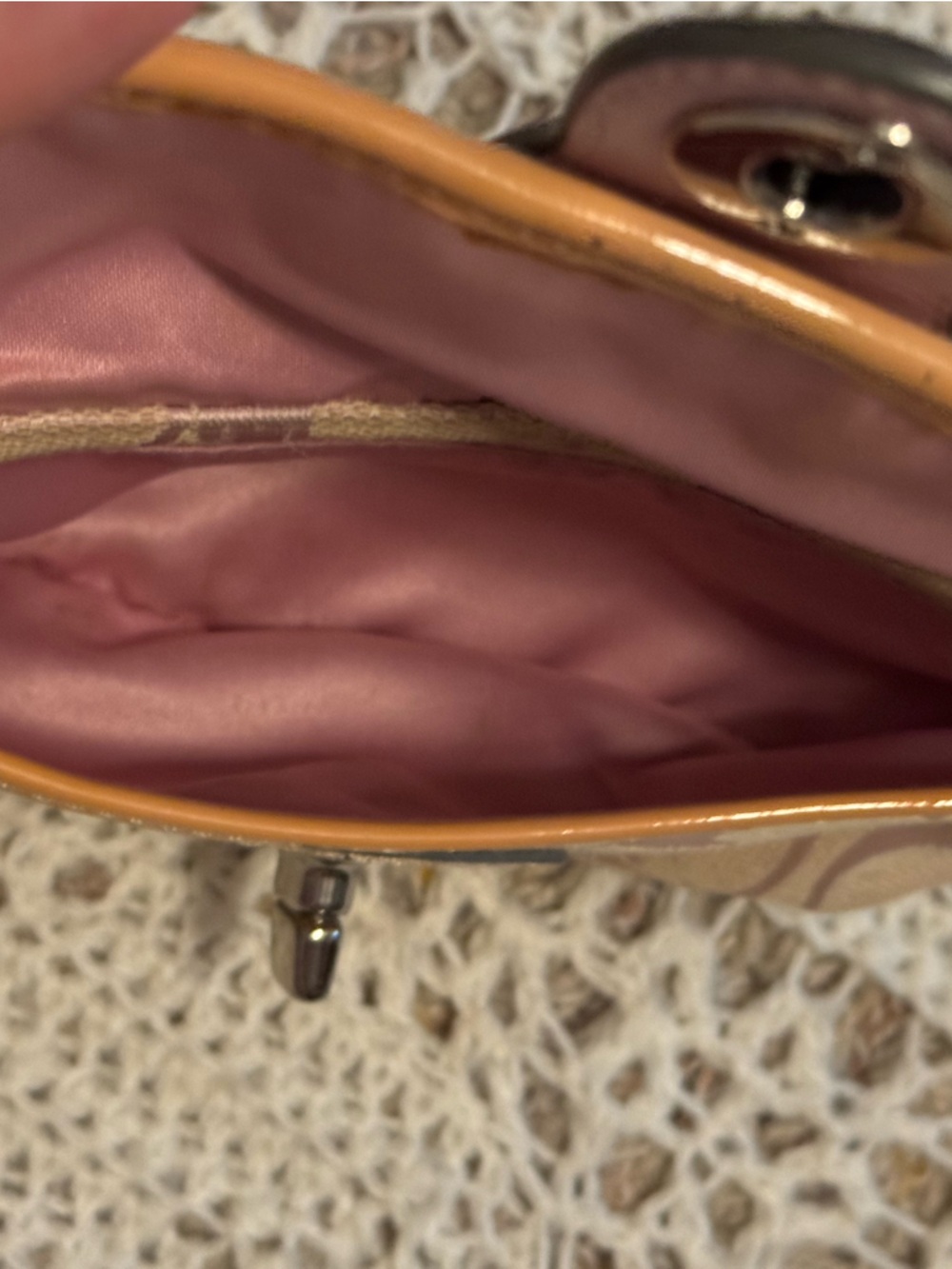 Vintage Coach Legacy Signature Turnlock Flap Wristlet Pink Jacquard Tan Leather - Picture 7 of 9